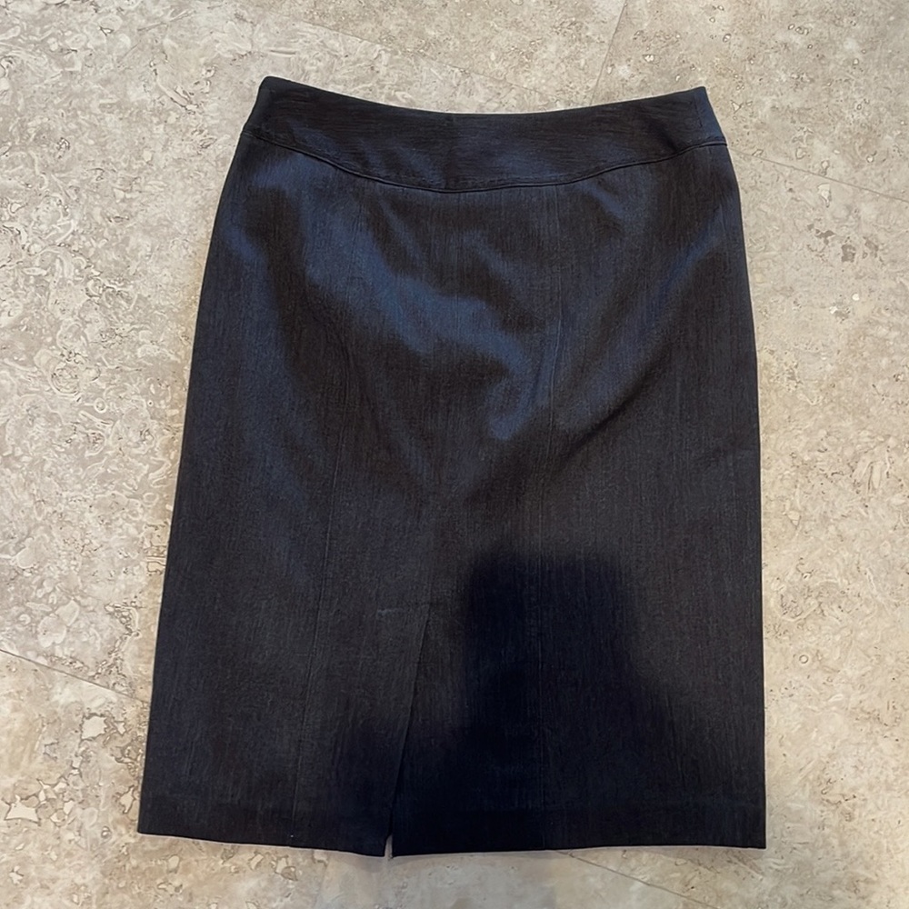 Rafaella Studios Women’s dark gray skirt - size 10
